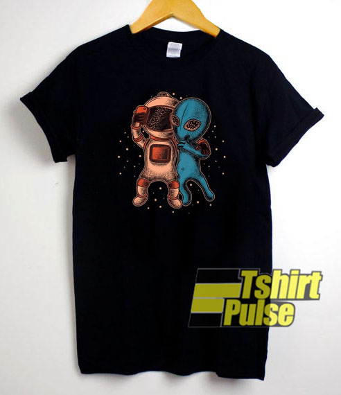 Alien And Astronot Selfie t-shirt for men and women tshirt