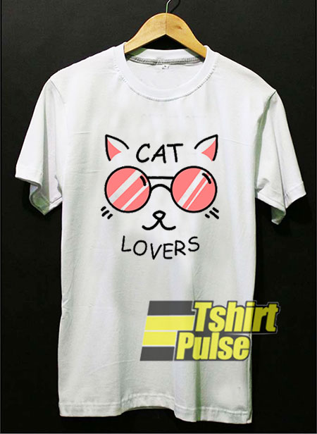 Cat Lovers Graphic shirt
