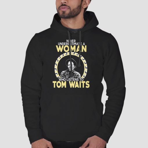 Hoodie Black Never Underestimate a Woman Tom Waits