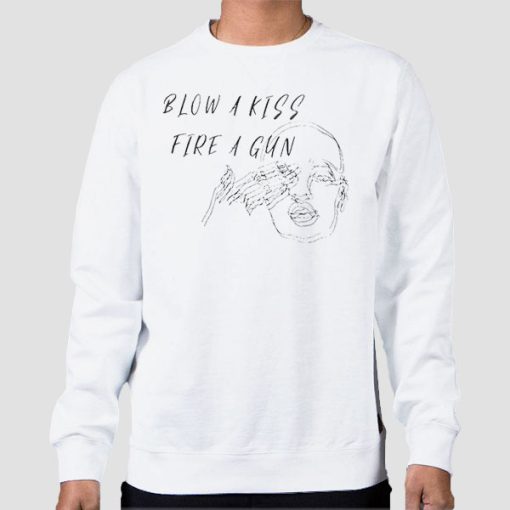 Sweatshirt White Blow Kiss Fire a Gun