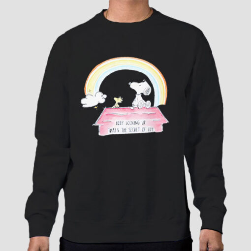 Sweatshirt Black Snoopy Looking up Rainbow Motivation